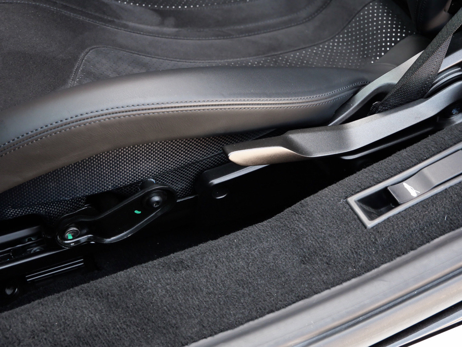 Used 2023 Ferrari F8 Tributo RWD image 25