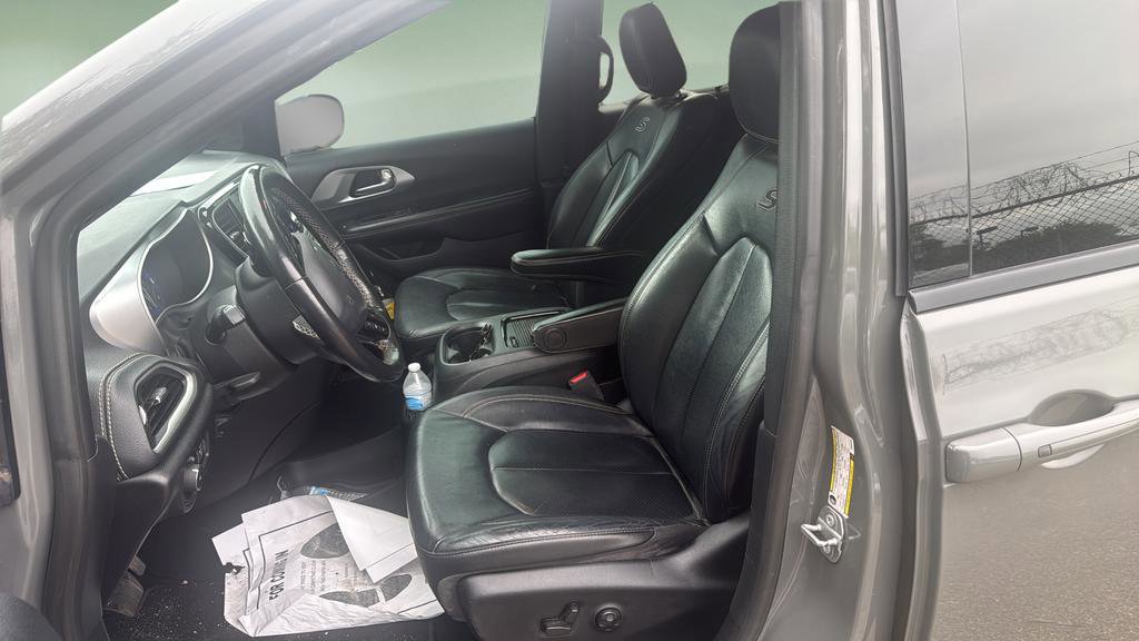 Used 2021 Chrysler Pacifica Touring-L w/ Premium & Safety Sphere Group FWD image 10