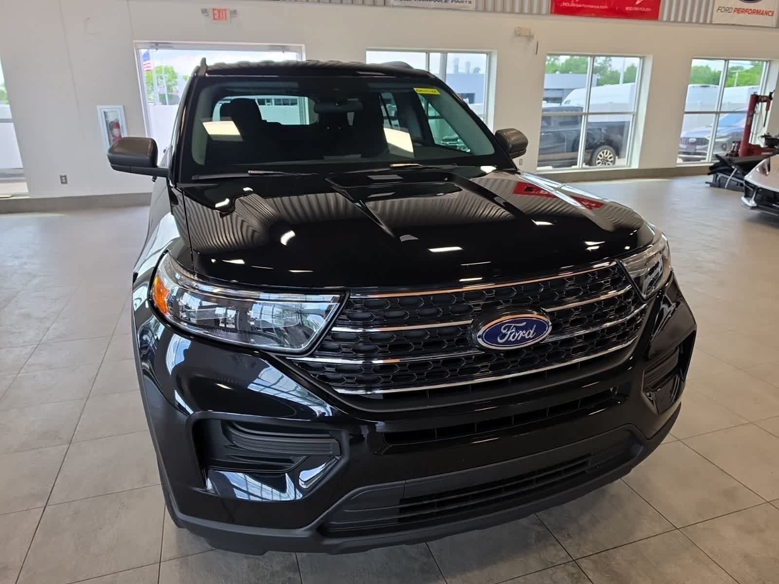 Used 2024 Ford Explorer XLT AWD/4WD image 4