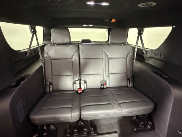 Used 2024 Chevrolet Suburban LT w/ Luxury Package RWD image 7