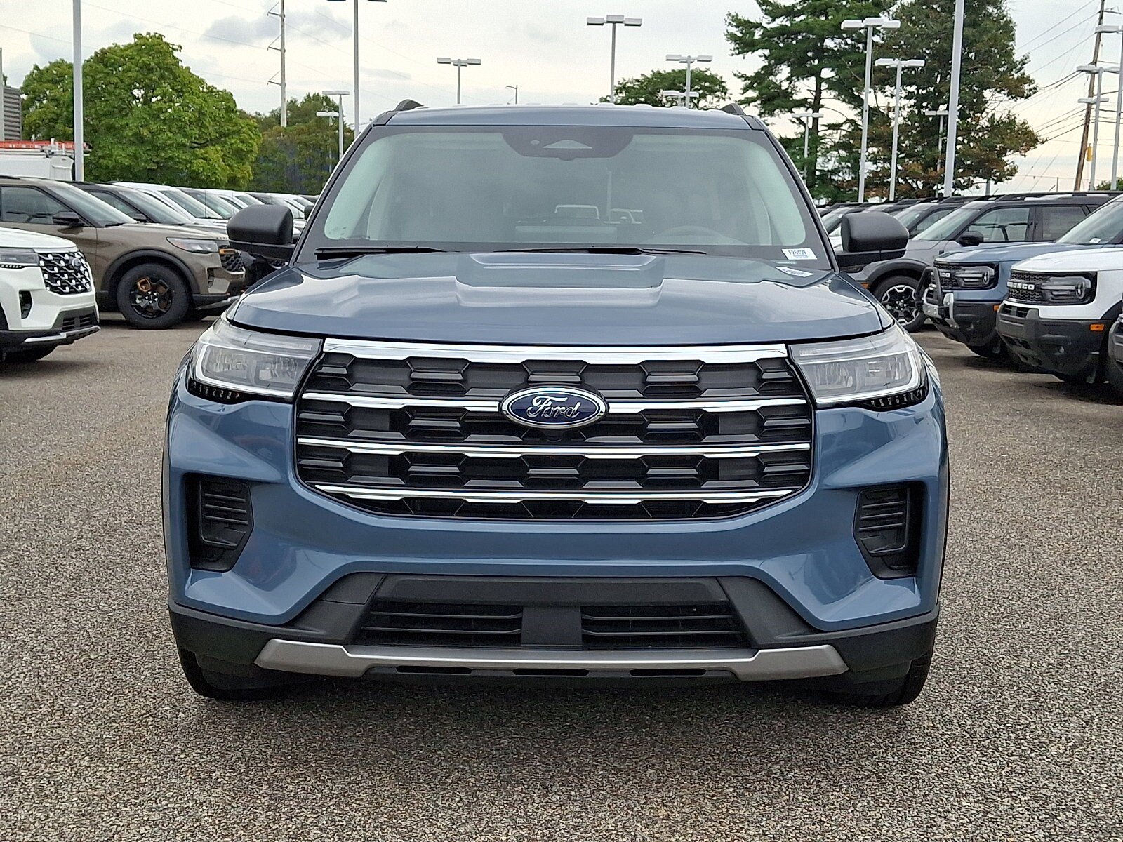 New 2026 Ford Explorer Active RWD image 2