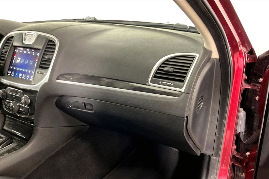 Used 2019 Chrysler 300 Touring w/ Sport Appearance Package image 21