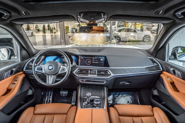 Used 2022 BMW X7 xDrive40i w/ M Sport Package AWD/4WD image 3