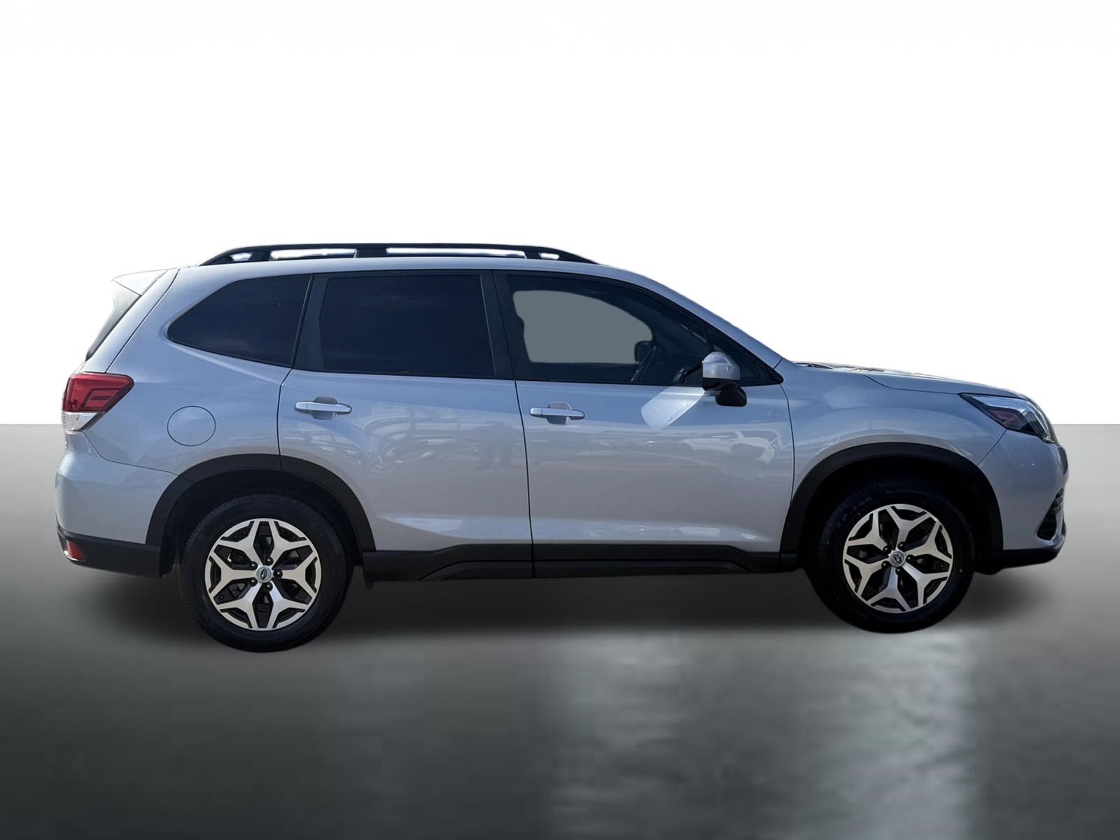 Used 2022 Subaru Forester Premium image 9