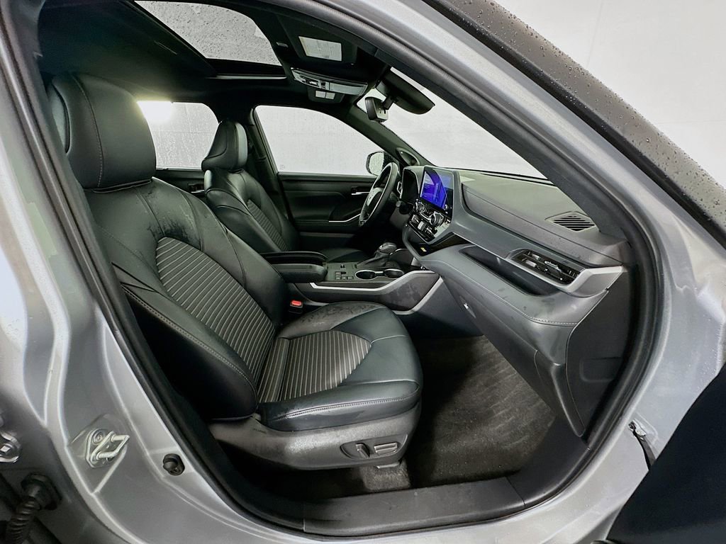 Used 2023 Toyota Highlander XSE image 29