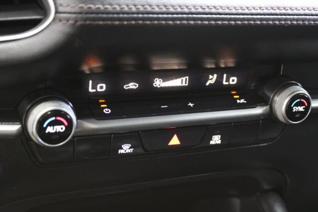 Used 2023 MAZDA MAZDA3 s FWD image 17