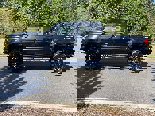 Used 2017 Toyota Tacoma TRD Sport w/ Tow Package (A/T) image 8