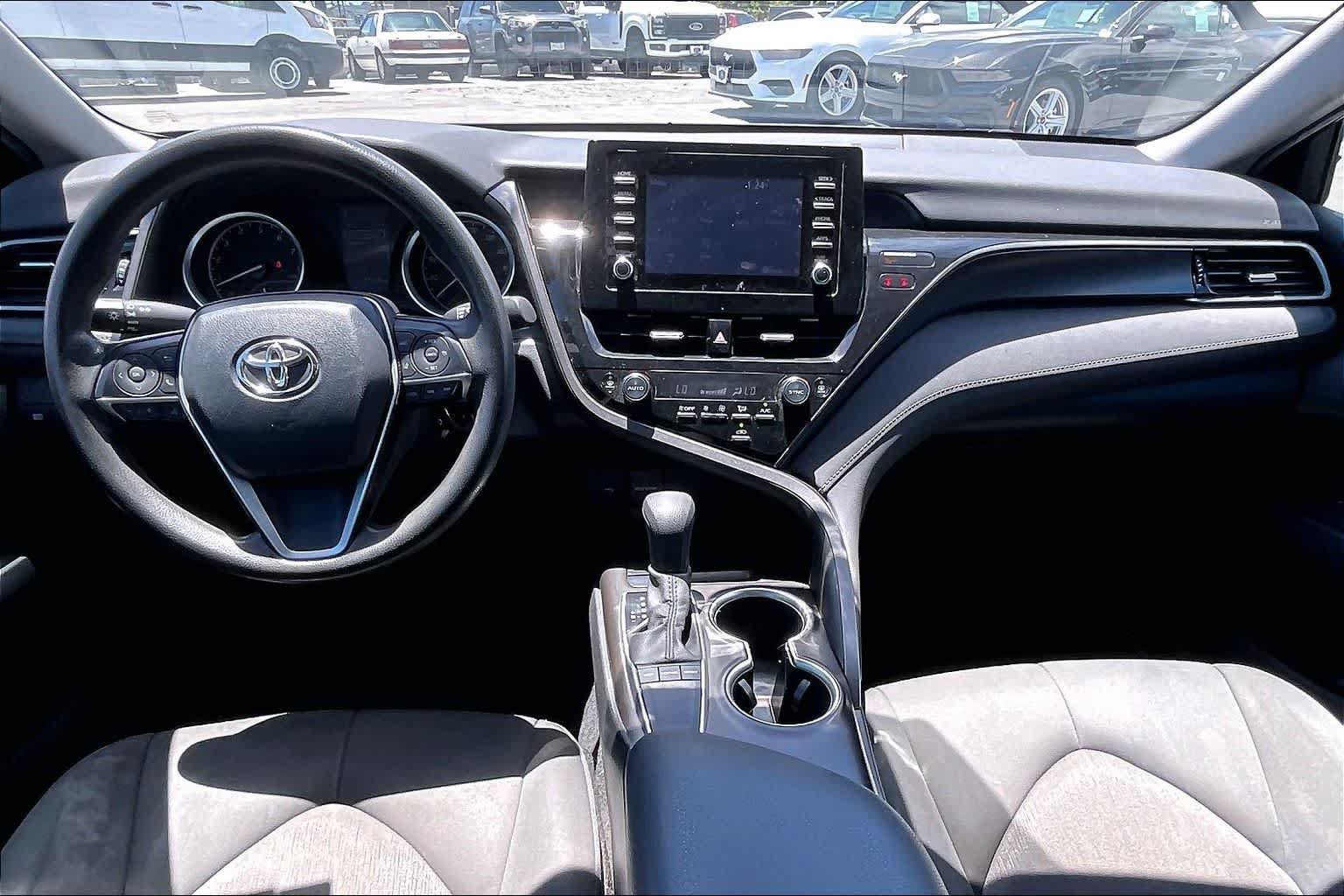 Used 2022 Toyota Camry LE FWD image 10
