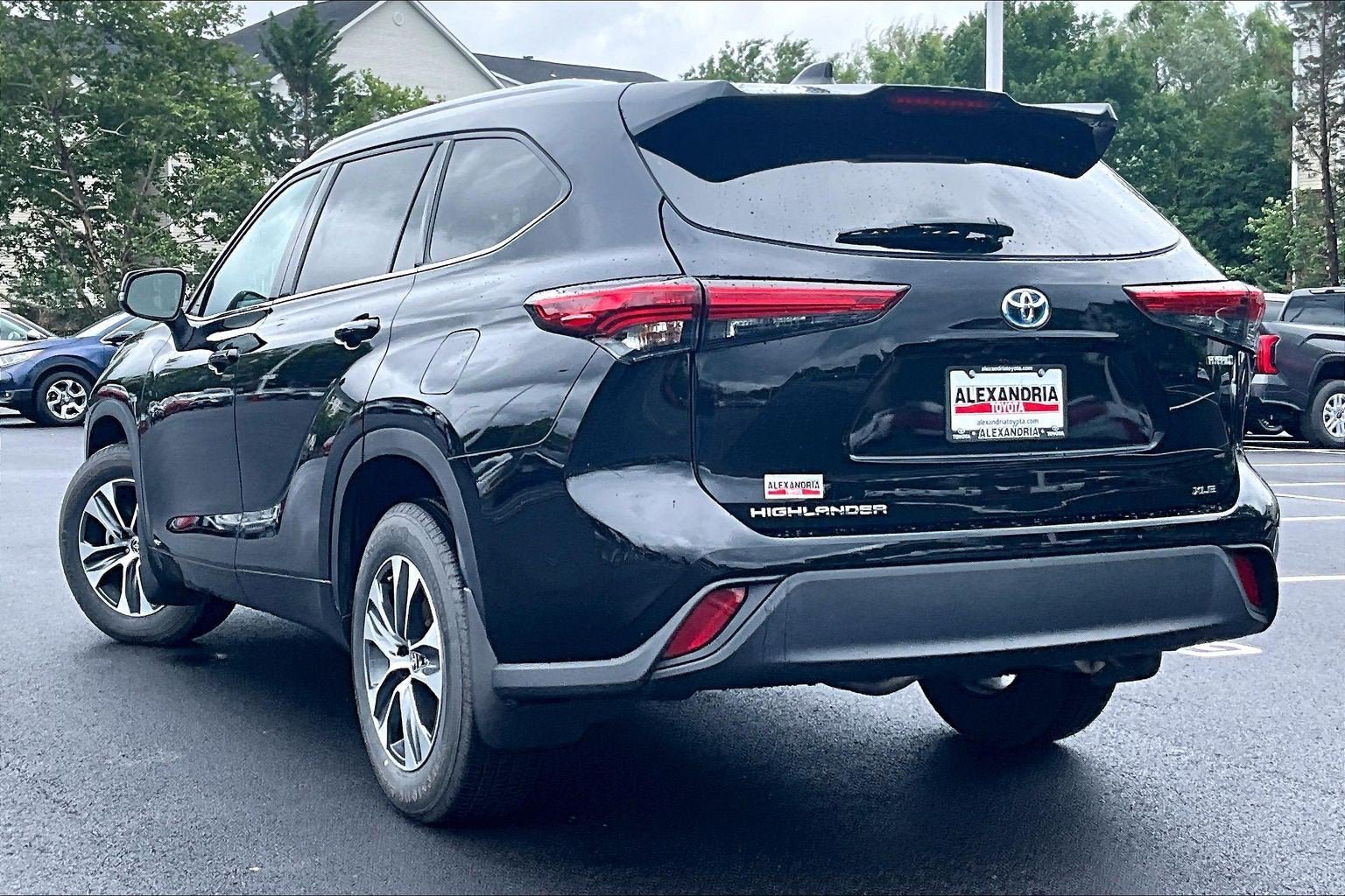Used 2022 Toyota Highlander XLE AWD/4WD image 11