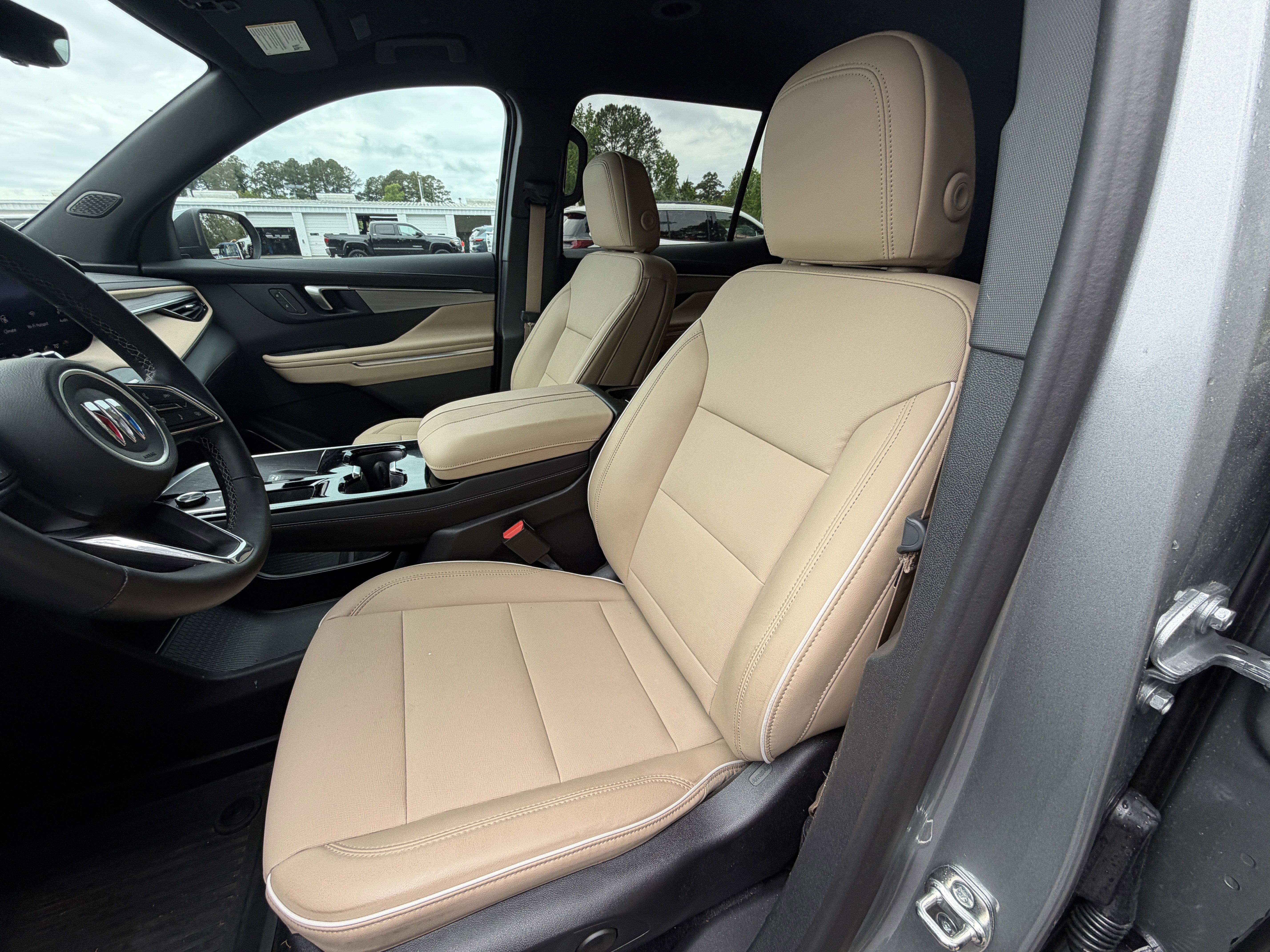 Used 2026 Buick Enclave Preferred w/ Power Package FWD image 7