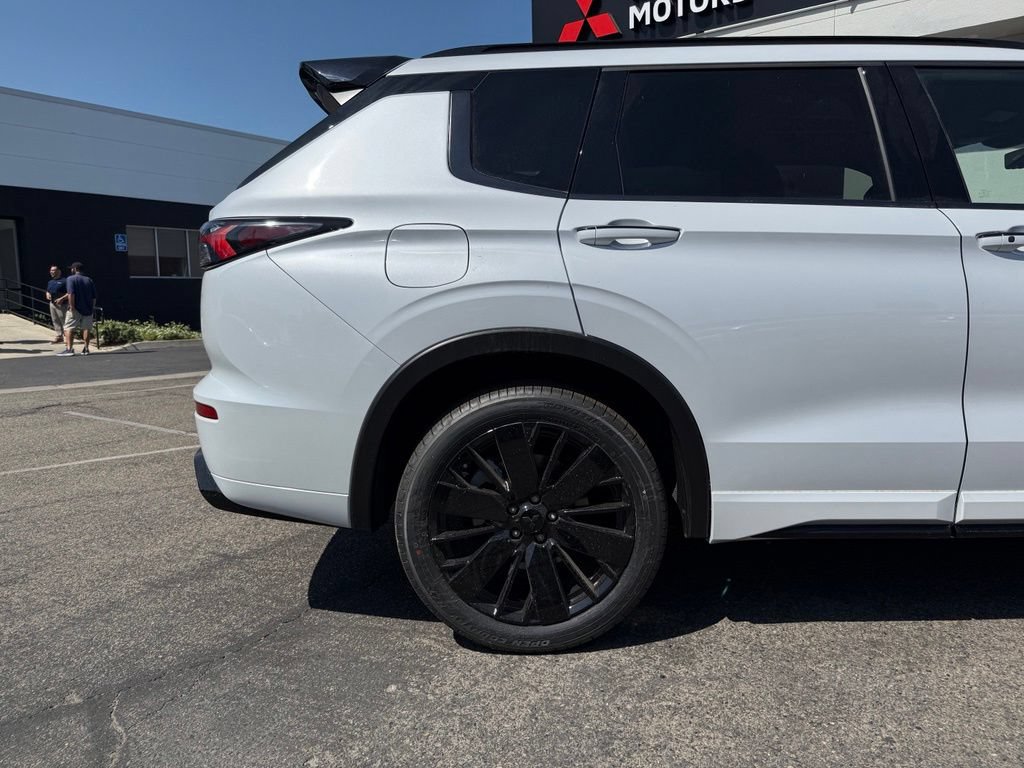 New 2026 Mitsubishi Outlander SEL Black Edition FWD image 13