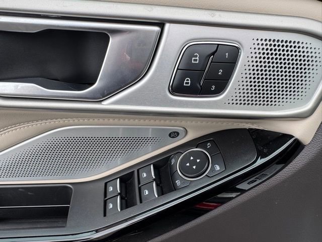 Used 2023 Ford Explorer Platinum w/ Technology Package image 16