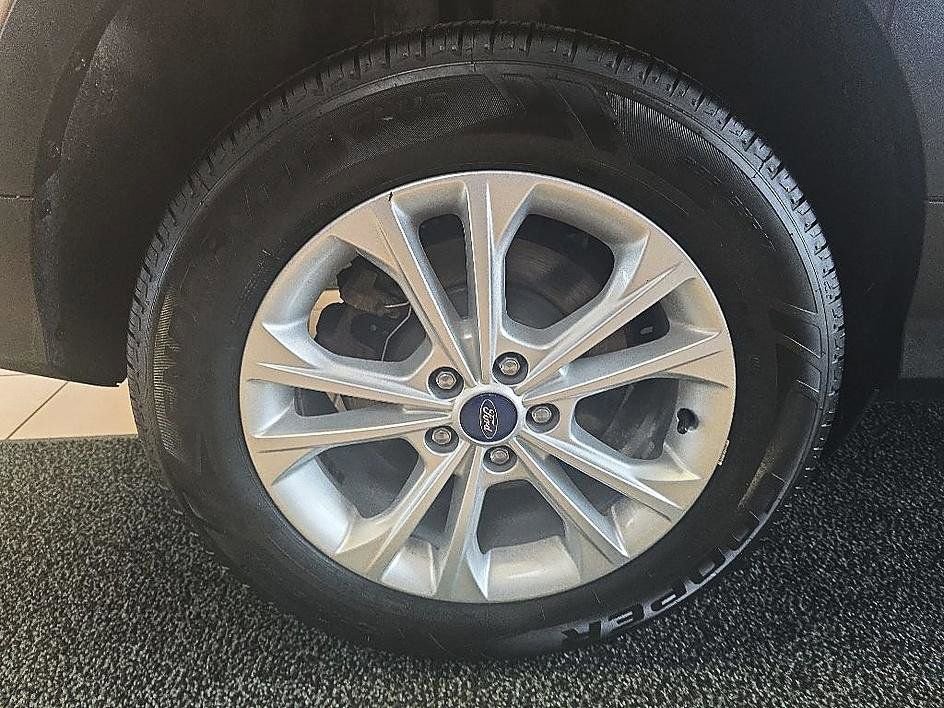 Used 2018 Ford Escape SE w/ Ford Safe & Smart Package AWD/4WD image 38