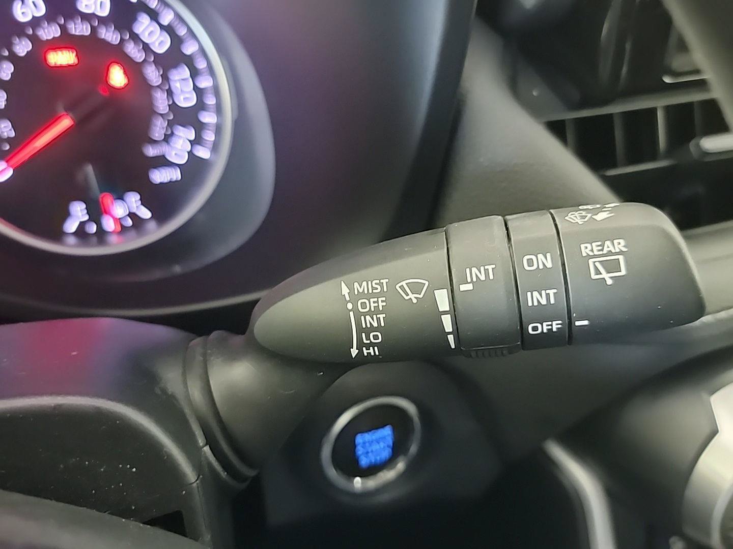 Used 2020 Toyota RAV4 XLE w/ All Weather Liner Package AWD/4WD image 26