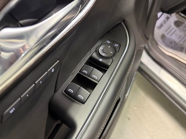 Used 2023 Buick Envision Avenir AWD/4WD image 13