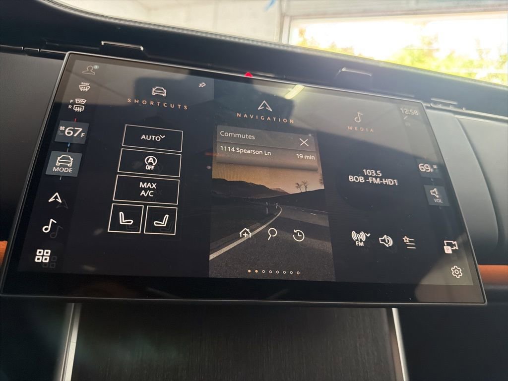 Used 2025 Land Rover Range Rover Long Wheelbase SE image 36