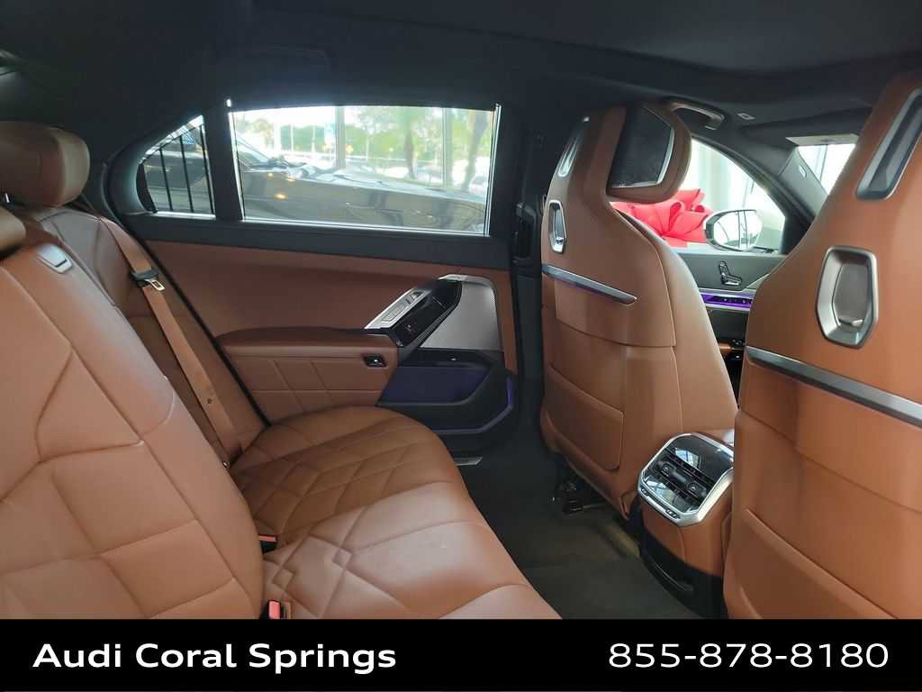 Used 2023 BMW 740i RWD image 13