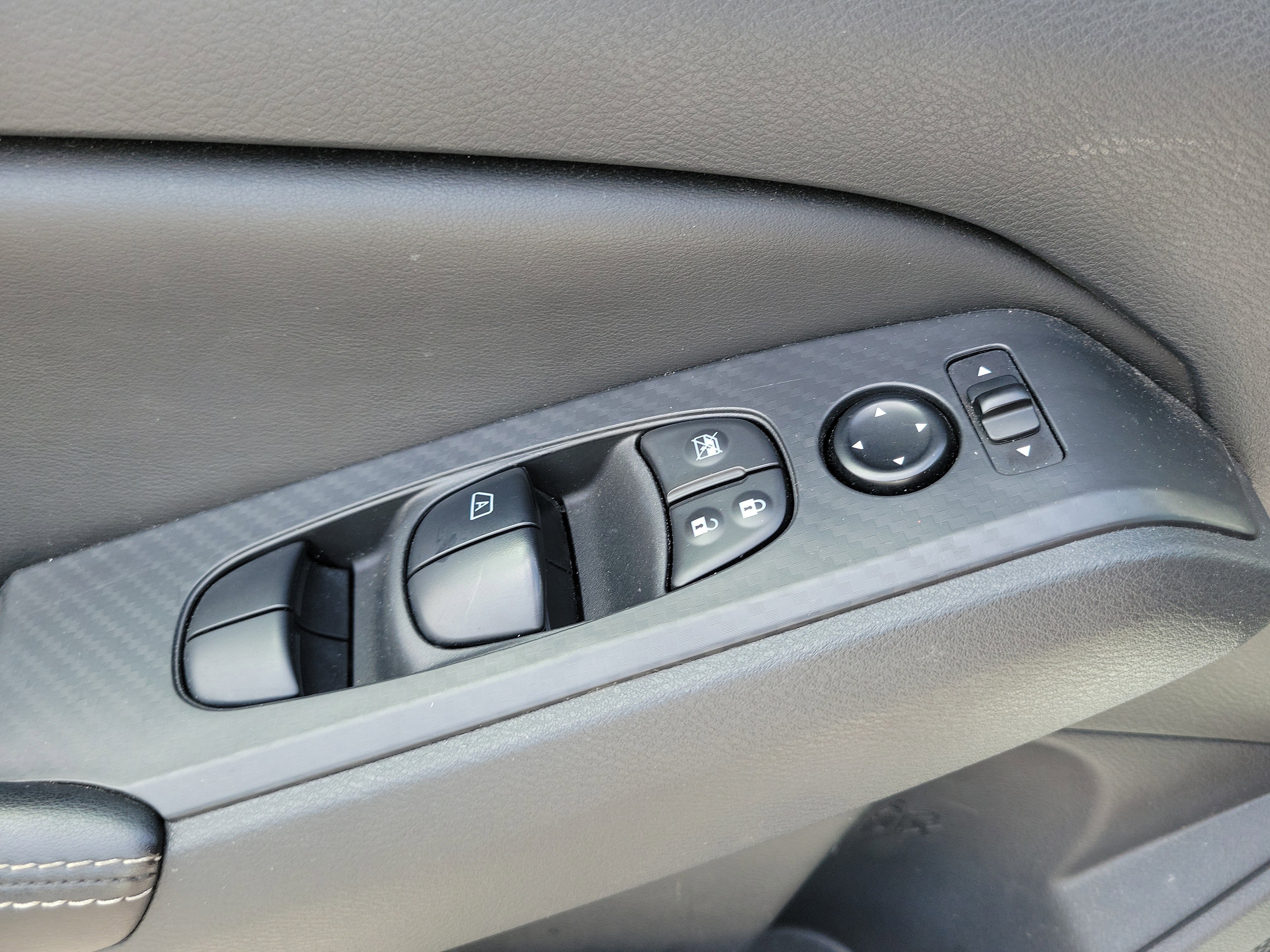 Used 2025 Nissan Altima 2.5 SV FWD image 21