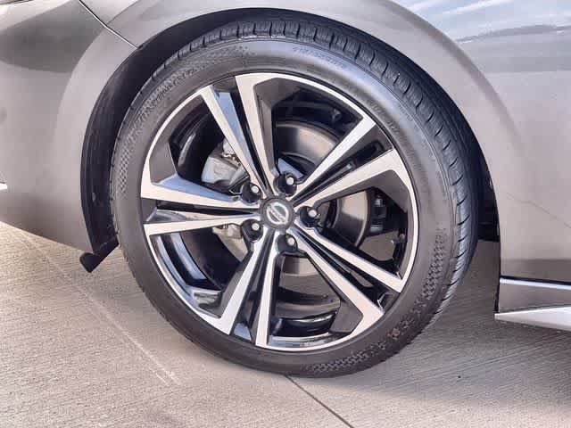 Used 2023 Nissan Sentra SR w/ SR Premium Package FWD image 9