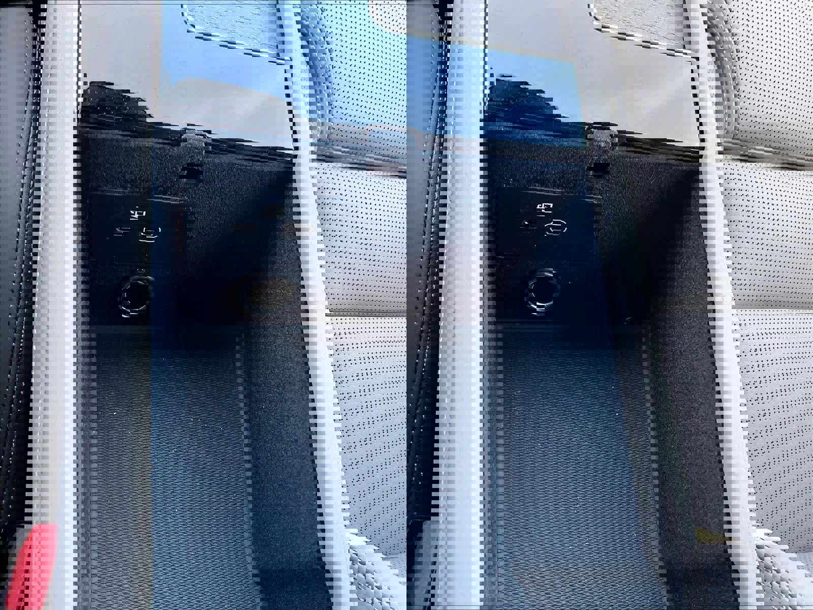 Used 2026 Volvo XC90 T8 Ultra w/ Lounge Package image 37