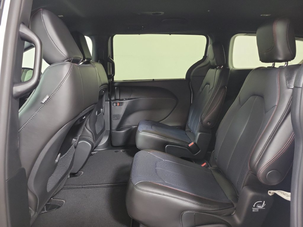 New 2027 Chrysler Pacifica Select FWD image 23