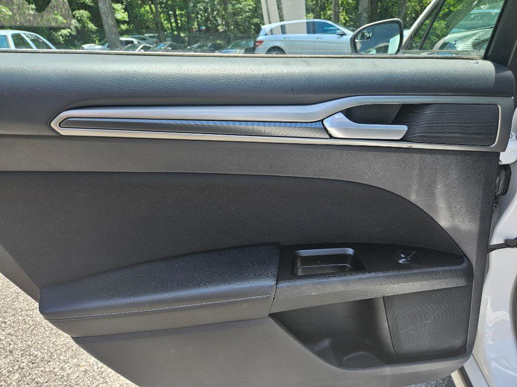 Used 2017 Ford Fusion SE w/ Equipment Group 601A FWD image 24
