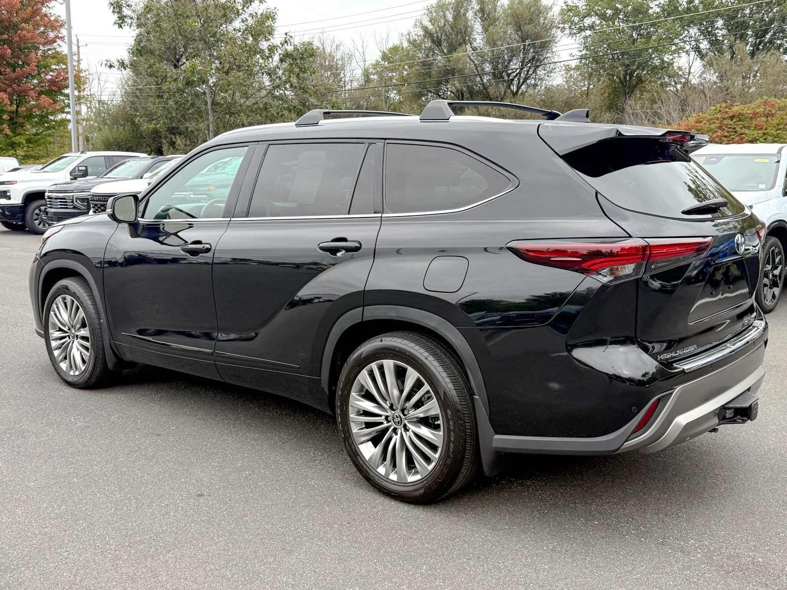 Used 2024 Toyota Highlander Platinum image 5