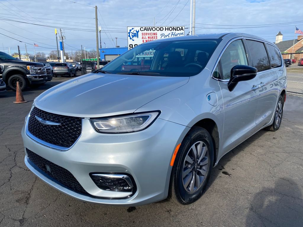 Used 2024 Chrysler Pacifica Select image 7