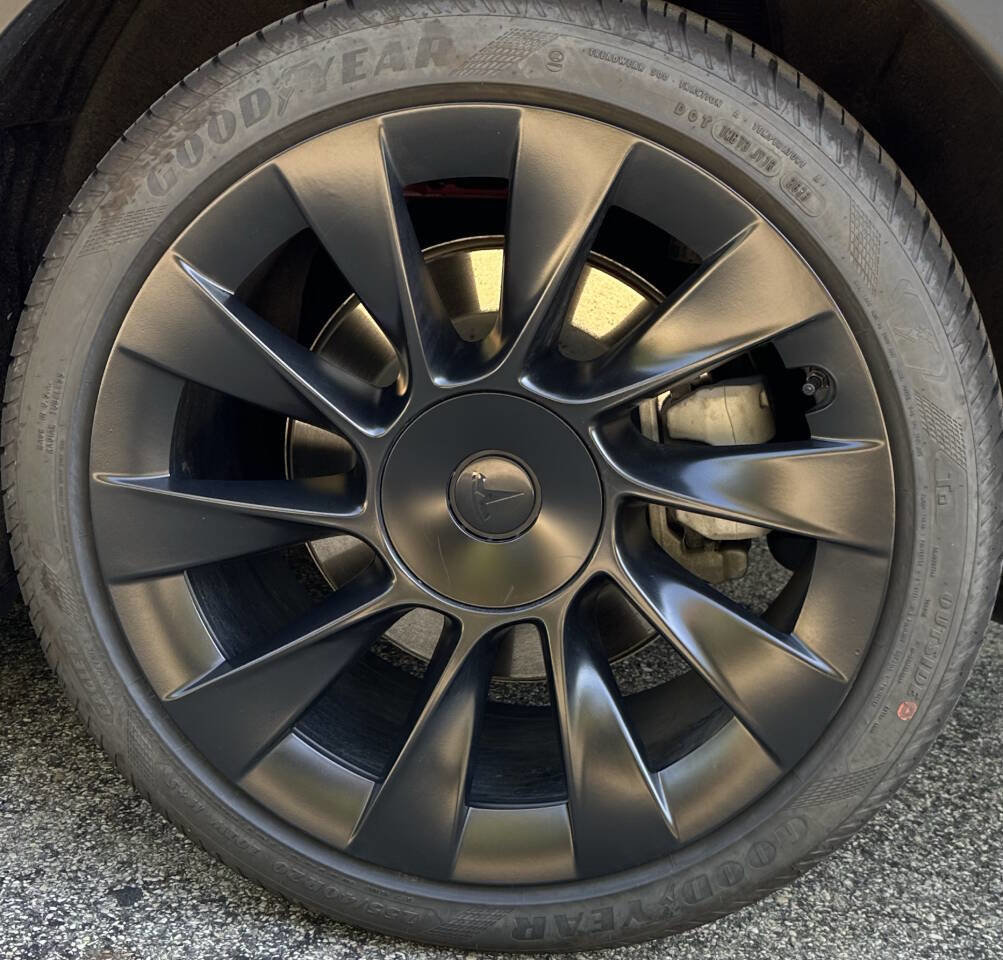 Used 2021 Tesla Model Y Long Range image 10