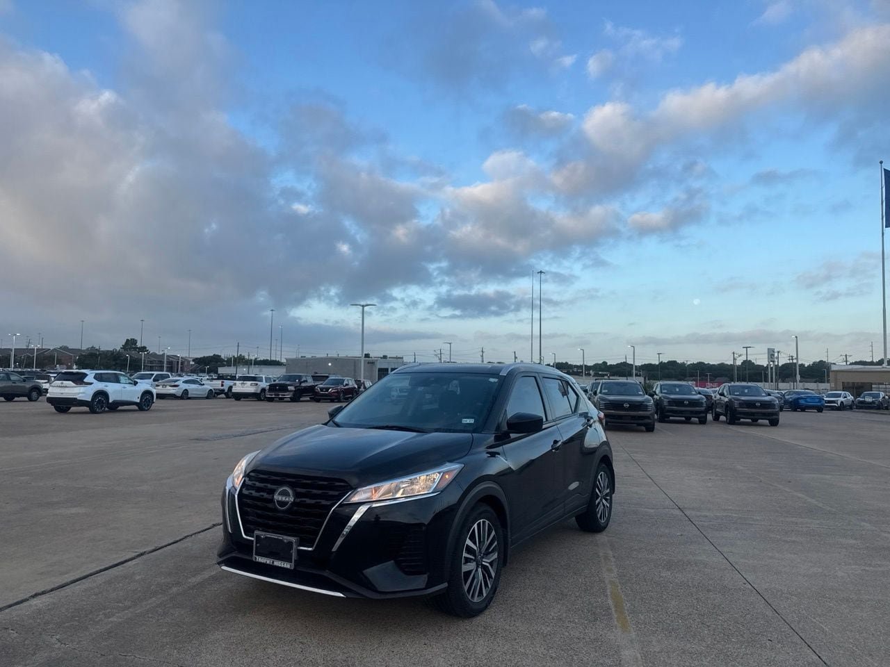 Certified 2023 Nissan Kicks SV FWD image 8