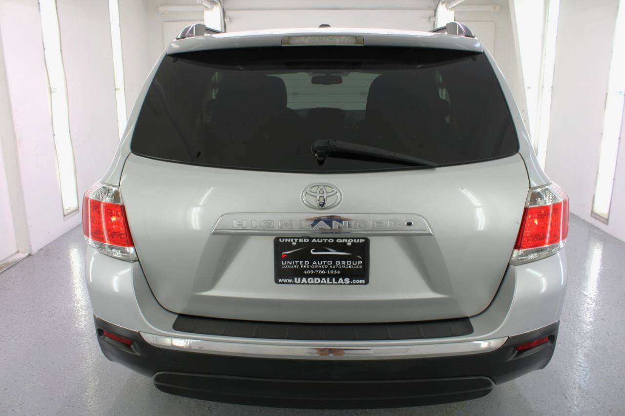 Used 2011 Toyota Highlander SE w/ Tow Pkg FWD image 8