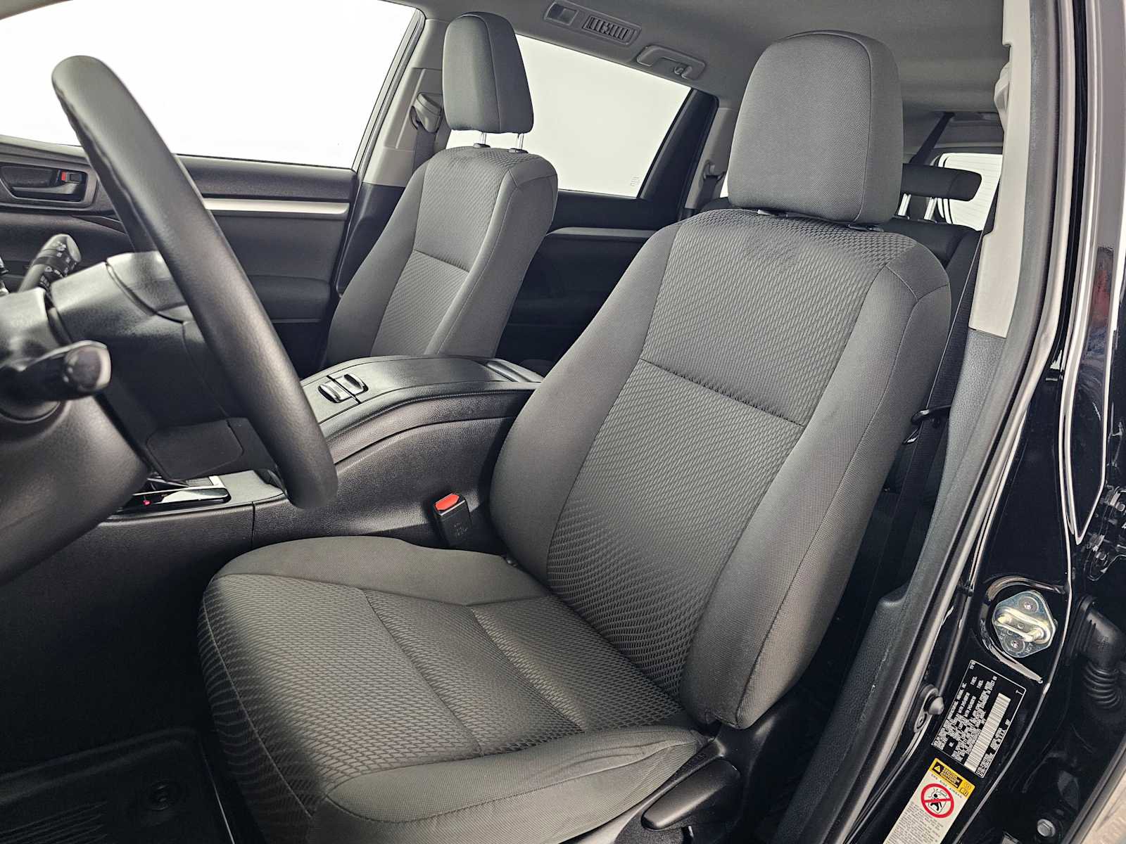 Used 2019 Toyota Highlander LE FWD image 21