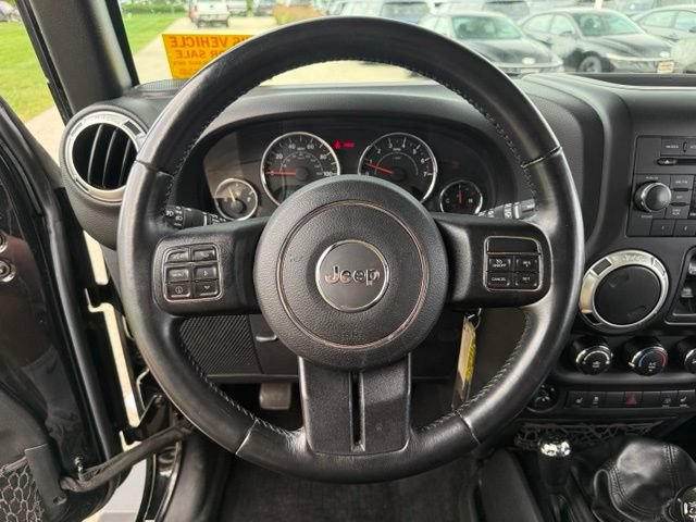Used 2017 Jeep Wrangler Unlimited Sahara w/ Connectivity Group AWD/4WD image 14