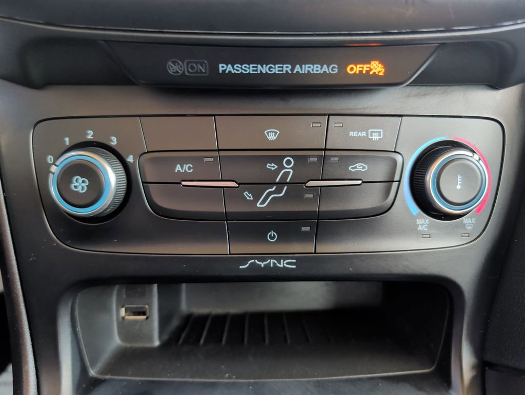 Used 2018 Ford Focus SE FWD image 15
