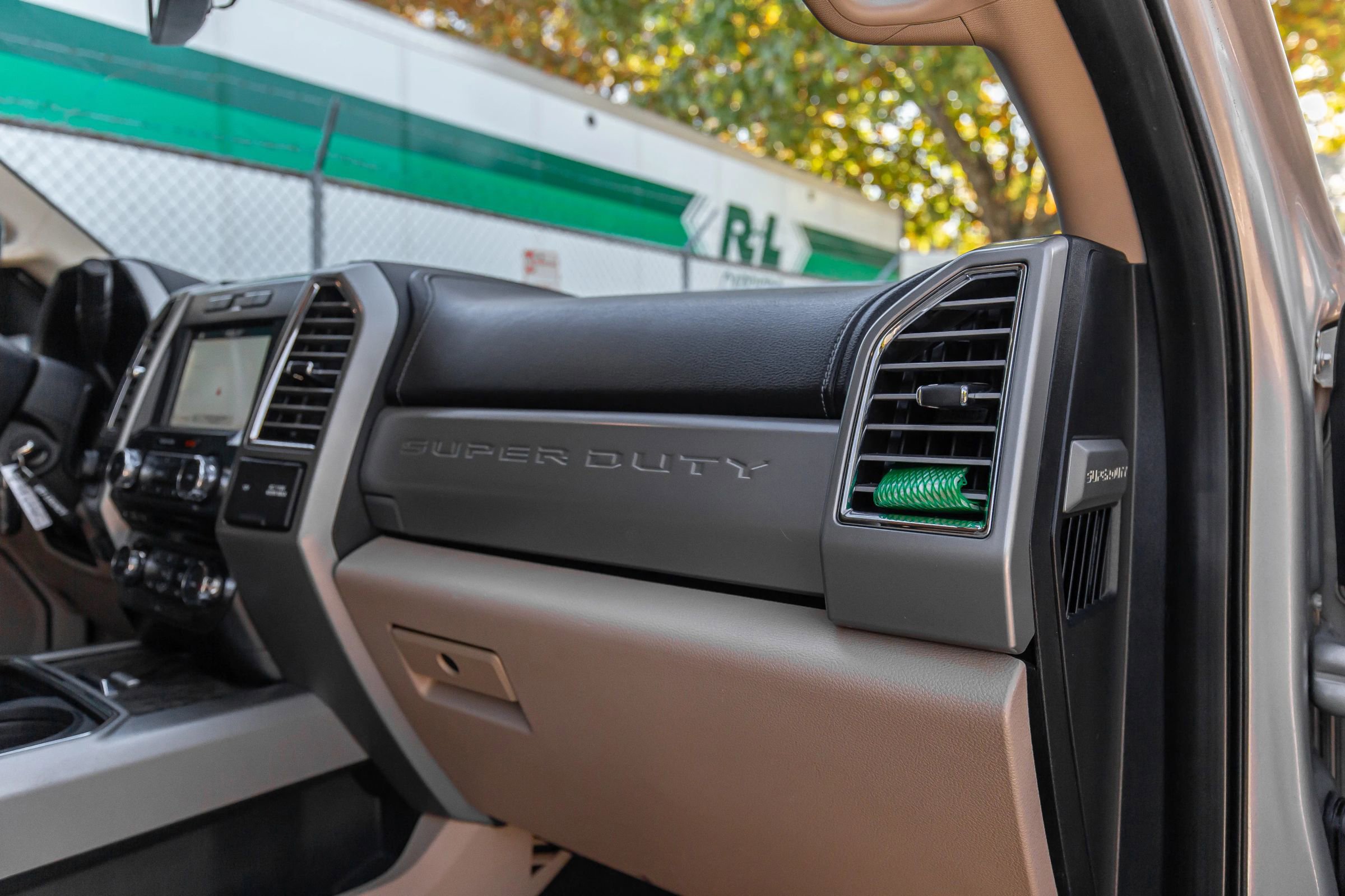 Used 2017 Ford F250 Lariat w/ Chrome Package image 28