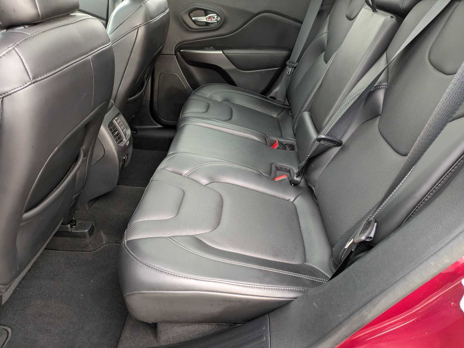 Used 2021 Jeep Cherokee Limited image 19