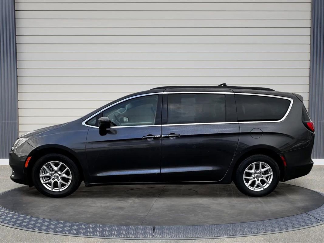 Used 2020 Chrysler Voyager Lxi image 4
