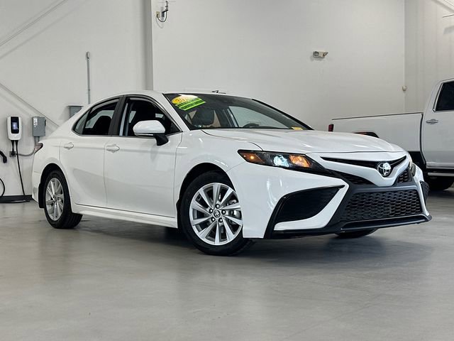 Used 2024 Toyota Camry SE FWD video 2