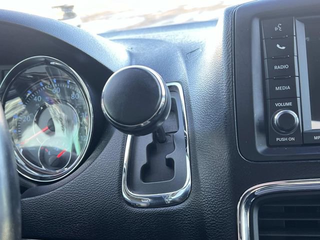 Used 2011 Chrysler Town & Country Touring w/ Driver Convenience Group image 24