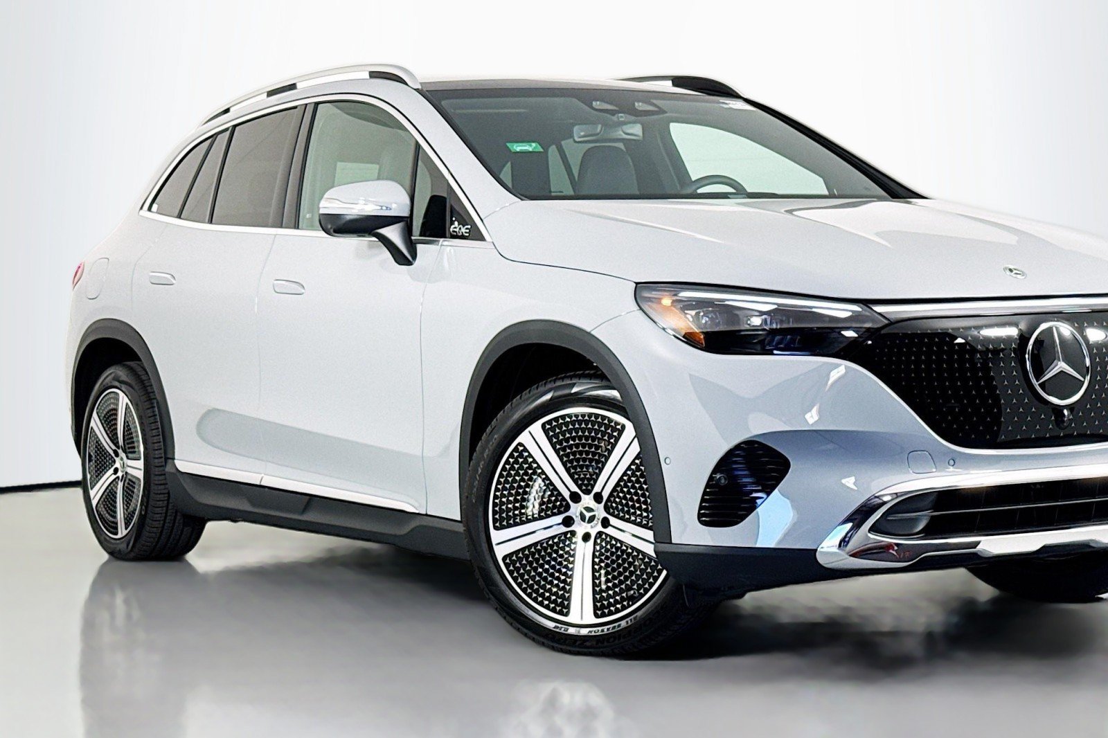 New 2026 Mercedes-Benz EQE 320 4MATIC SUV image 12