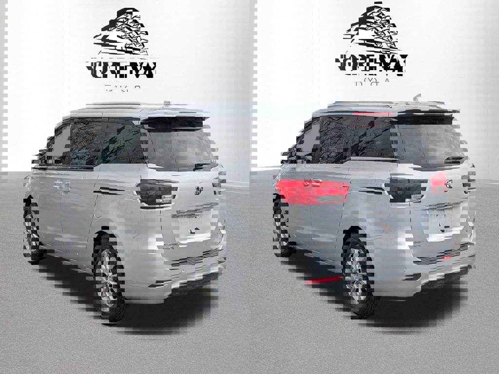 Used 2017 Kia Sedona LX w/ LX Essentials Premium Package image 6