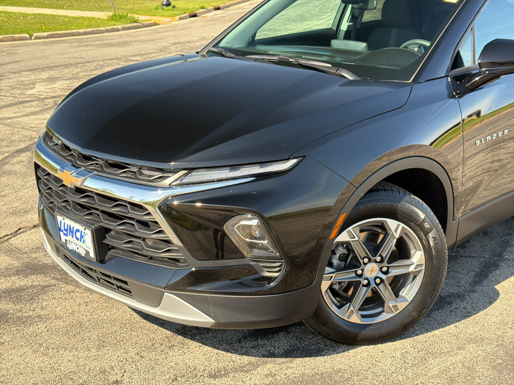 Used 2025 Chevrolet Blazer LT AWD/4WD image 8