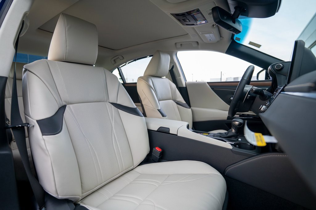 New 2025 Lexus ES 350 Ultra Luxury image 21