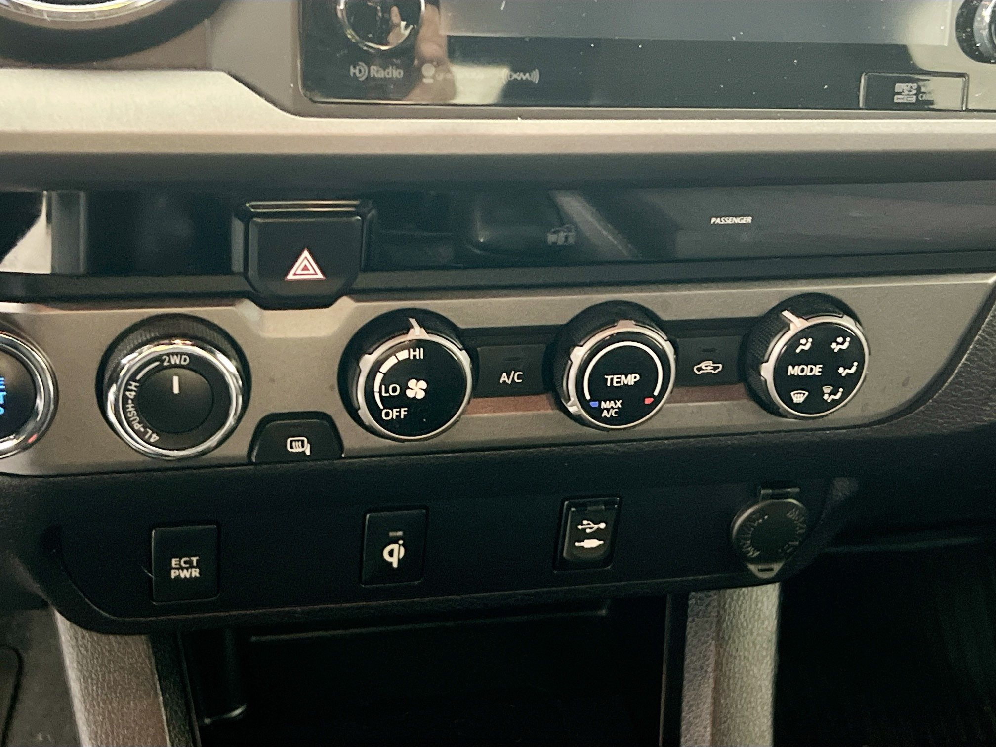 Used 2017 Toyota Tacoma TRD Sport w/ Tow Package (A/T) AWD/4WD image 27