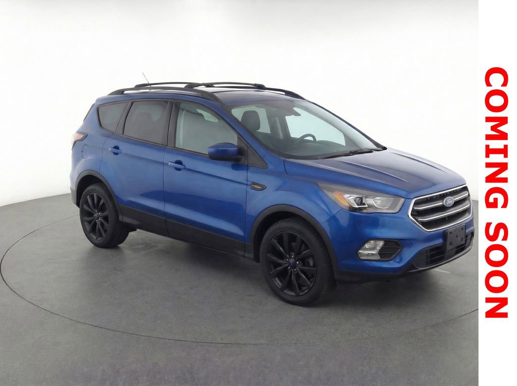 Used 2017 Ford Escape SE w/ Equipment Group 201A image 3