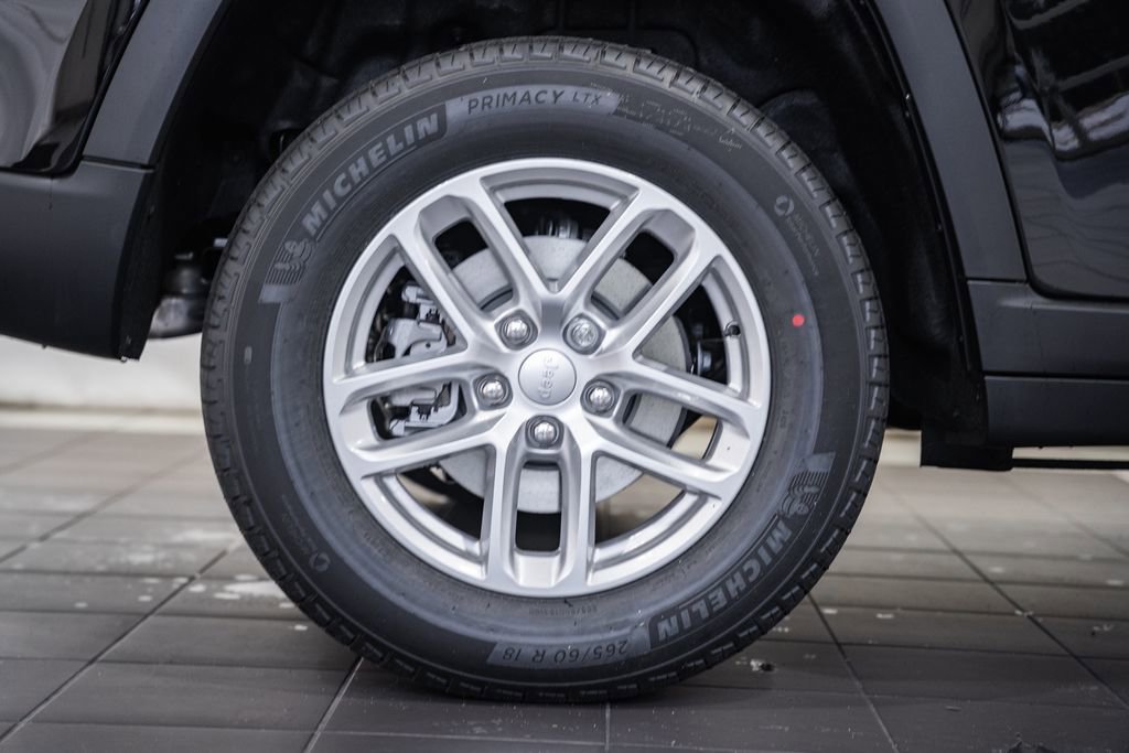 New 2025 Jeep Grand Cherokee Laredo X w/ Luxury Tech Group I image 18