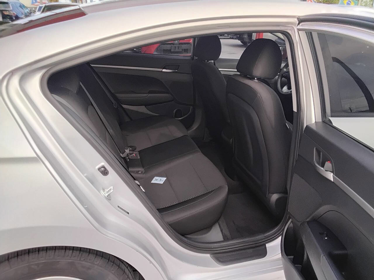 Used 2019 Hyundai Elantra SE w/ Cargo Package FWD image 6