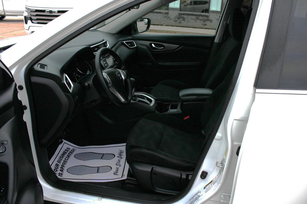 Used 2016 Nissan Rogue S w/ Appearance Package image 11