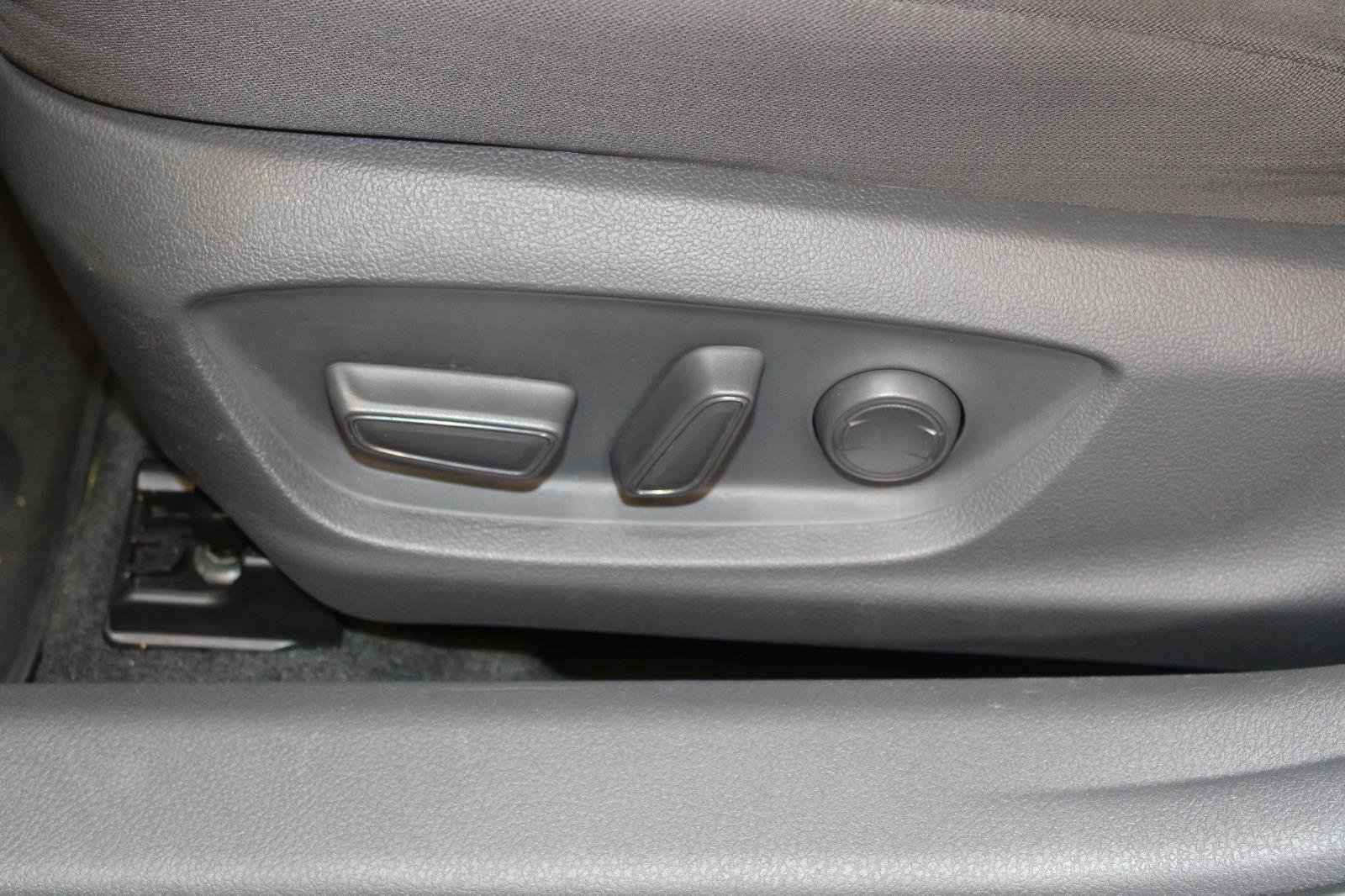 Used 2018 Toyota Camry LE FWD image 29