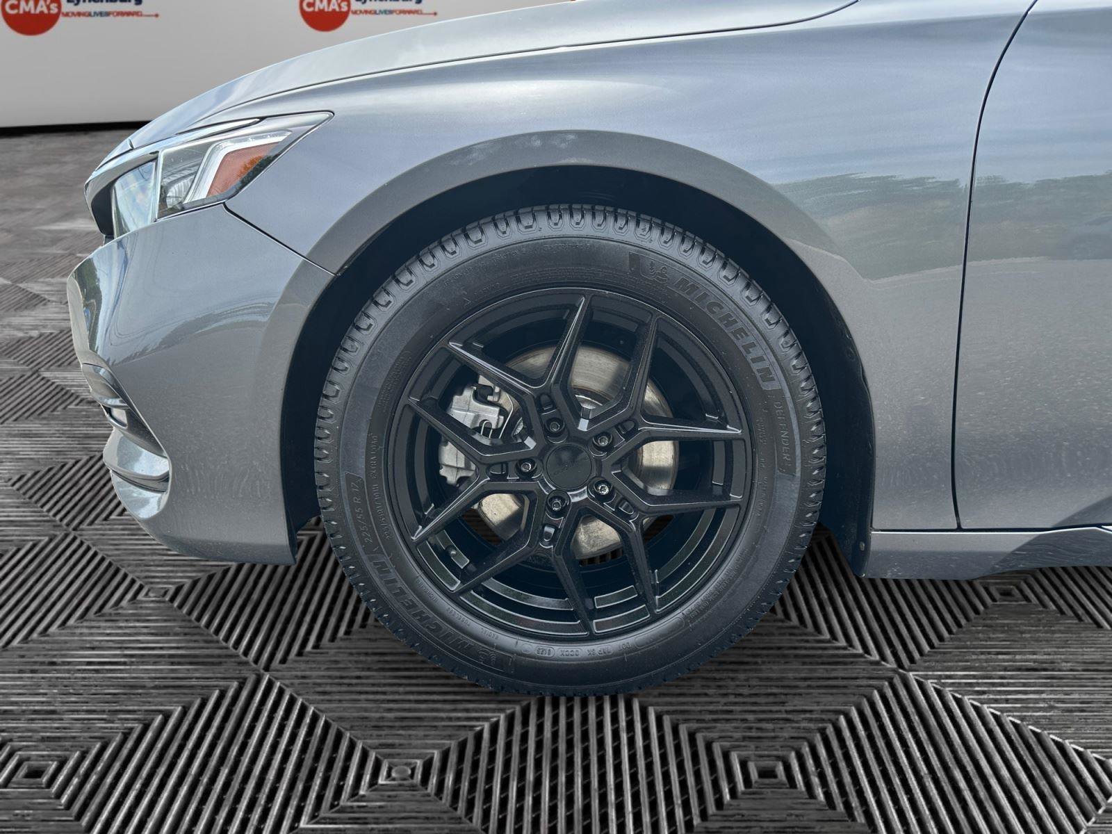 Used 2020 Honda Accord Touring image 9